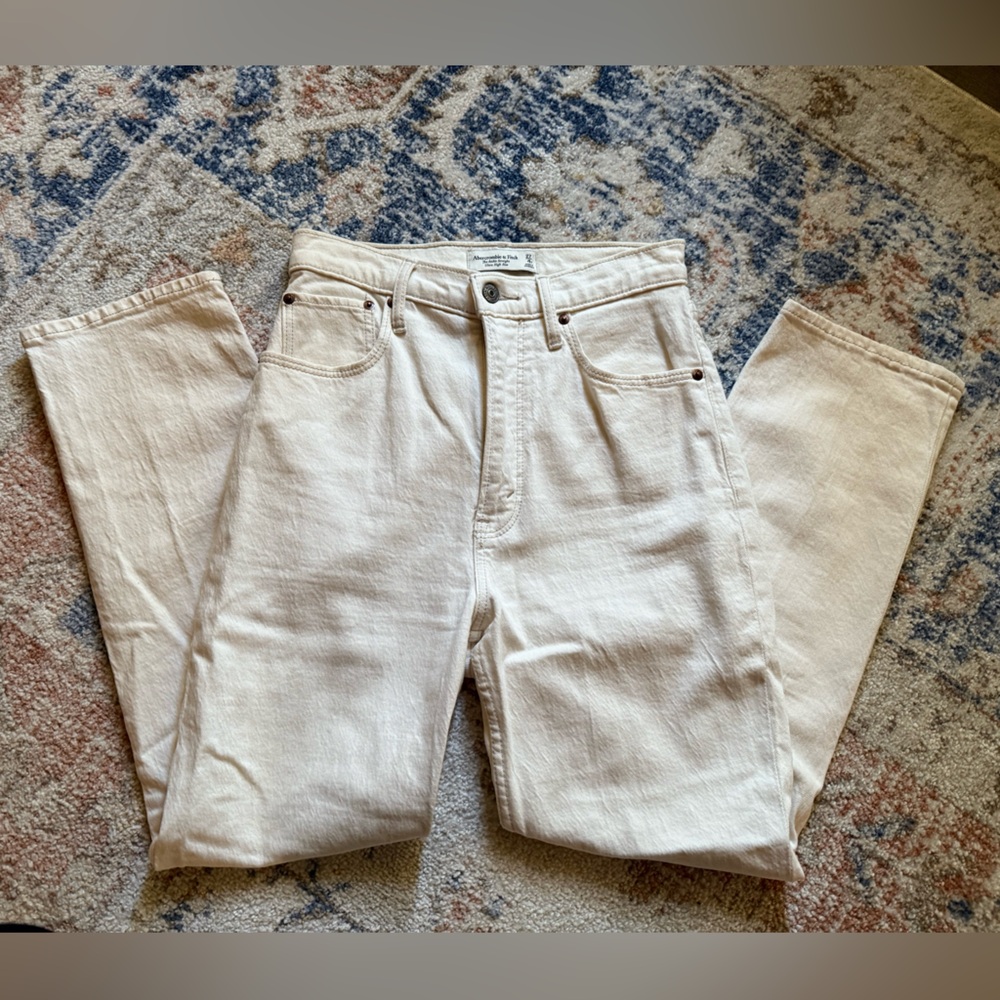 Abercrombie & Fitch Straight Leg Jeans in Off-White/Cream